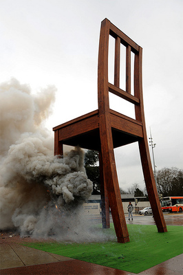 Broken_Chair_2mars09_Place_des_Nations
